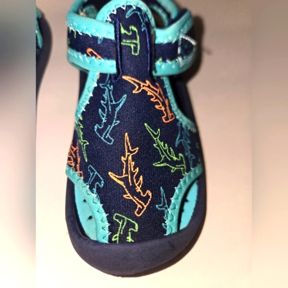 CLEARANCE OSHKOSH Toddler 7M Water Sandals